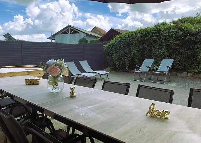 펜션 Le Du Plessis A 25 Mn Du Mont Saint-michel